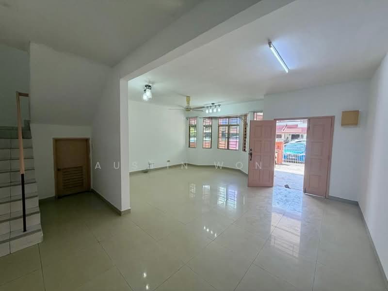 2-storey Terraced House for Sale in TAMAN PUCHONG UTAMA (Puchong) - Austin Wong - Living Room - PropertyGuru.com.my