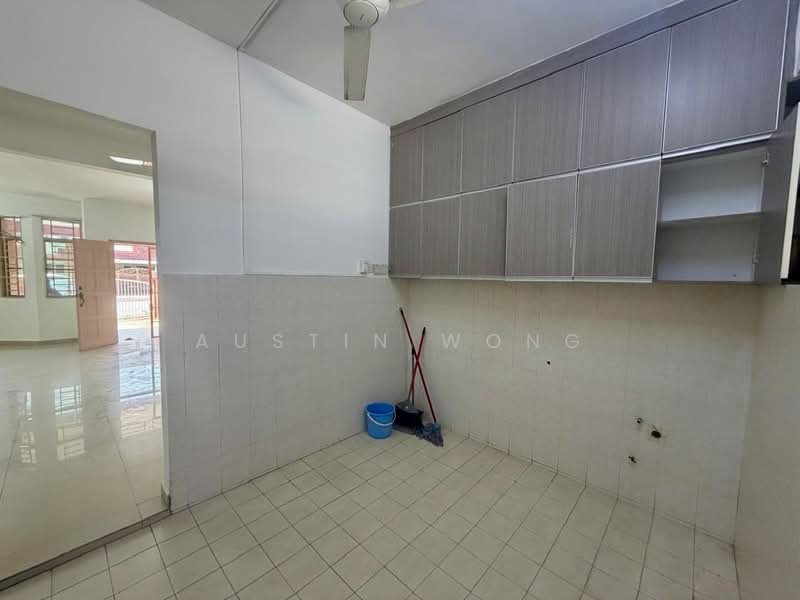 2-storey Terraced House for Sale in TAMAN PUCHONG UTAMA (Puchong) - Austin Wong - Kitchen - PropertyGuru.com.my