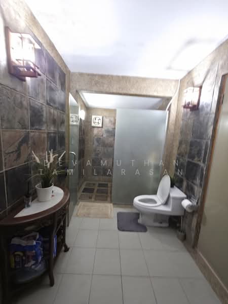 Rumah Banglo untuk Dijual di Seksyen 11 (Petaling Jaya) - Devamuthan Tamilarasan - Bathroom - PropertyGuru.com.my