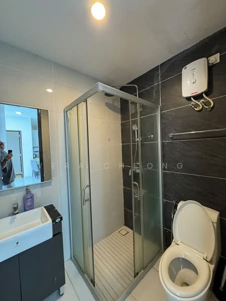 Condominium for Sale at Bay Point @ Country Garden Danga Bay - Vera Cheong - Bathroom - PropertyGuru.com.my