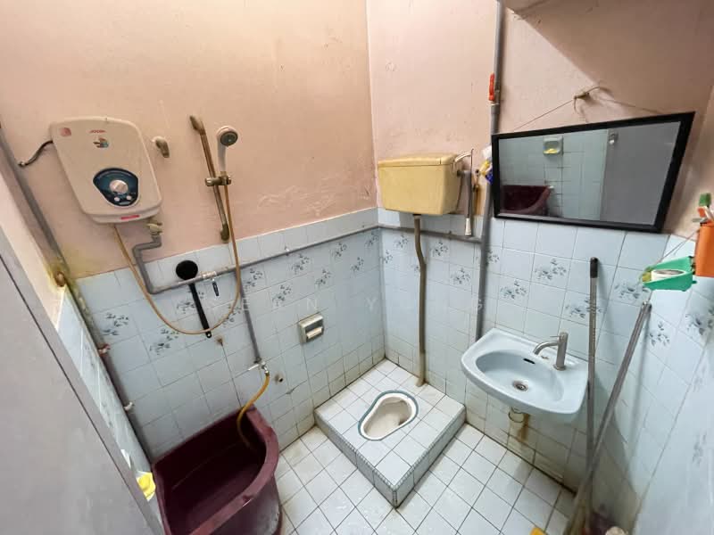 1-storey Terraced House for Sale in Taman Bidara (Selayang) - Sean Yong - Bathroom - PropertyGuru.com.my