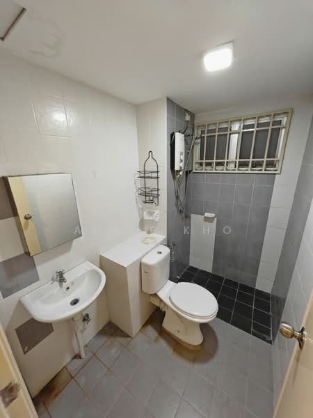 Pangsapuri untuk Disewa di Seri Intan Apartment - Annie Kho - Bathroom - PropertyGuru.com.my