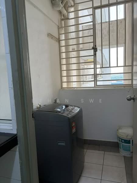 Kondominium untuk Dijual di Cova Suites - Ethan Swe - Balcony - PropertyGuru.com.my