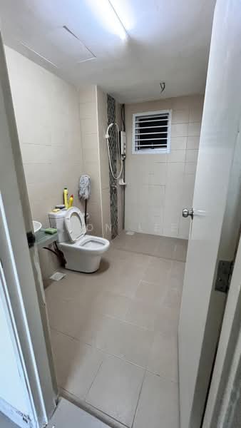 Kediaman Servis untuk Dijual di Greenfield Regency - Fion Lee - Bathroom - PropertyGuru.com.my
