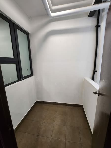 Kediaman Servis untuk Disewa di Symphony Tower (Menara Simfoni) - Yi Chuen @ Steve Ling - Balcony - PropertyGuru.com.my