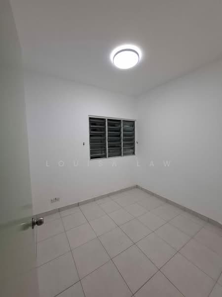 Pangsapuri untuk Dijual di Suria Permai - Louisa Law - Bedroom 3 - PropertyGuru.com.my