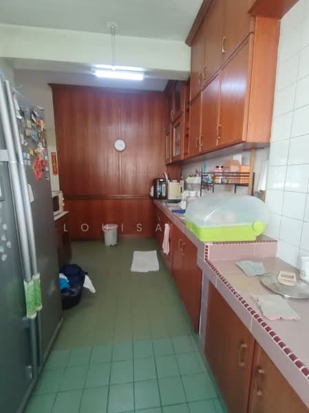 Kondominium untuk Disewa di Meadow Park 3 - Louisa Law - Kitchen - PropertyGuru.com.my