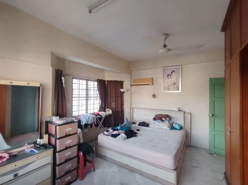 Kondominium untuk Disewa di Meadow Park 3 - Louisa Law - Bedroom - PropertyGuru.com.my