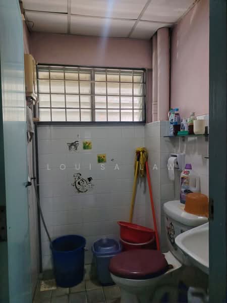 Kondominium untuk Disewa di Meadow Park 3 - Louisa Law - Bathroom - PropertyGuru.com.my