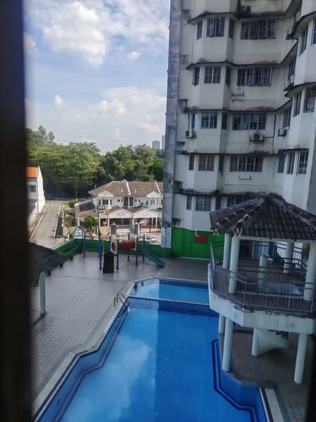 Kondominium untuk Disewa di Meadow Park 3 - Louisa Law - Exterior - PropertyGuru.com.my