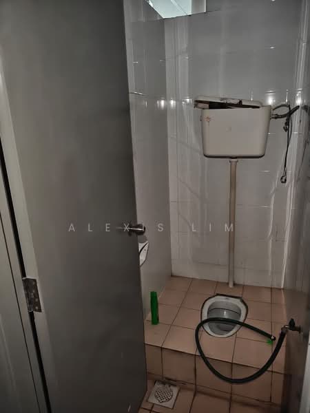Shop / Office for Rent in Bandar Botanic (Klang) - Alexis Lim - Bathroom - PropertyGuru.com.my