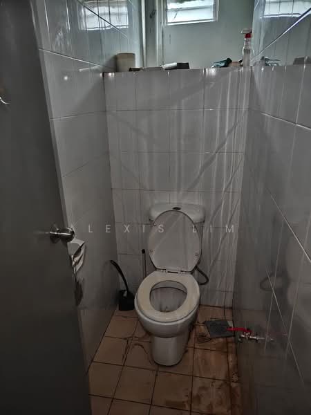 Shop / Office for Rent in Bandar Botanic (Klang) - Alexis Lim - Bathroom - PropertyGuru.com.my