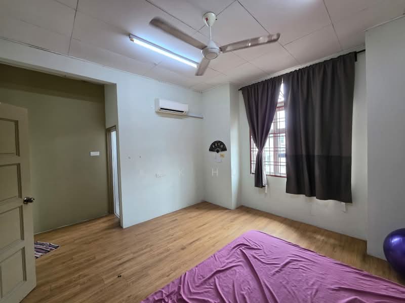 2-storey Terraced House for Sale in Taman Desa Tebrau (Tebrau) - Kok Hui - Bedroom - PropertyGuru.com.my
