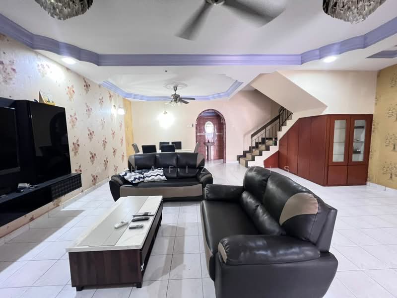 Rumah Teres 2-Tingkat untuk Dijual di Bandar Putra (Kulai) - ALHAFIZ AZIS - Living Room - PropertyGuru.com.my