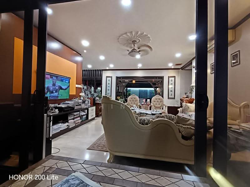 Bungalow House untuk Dijual di Bukit Rahman Putra (Sungai Buloh) - Chin JL - Living Room - PropertyGuru.com.my