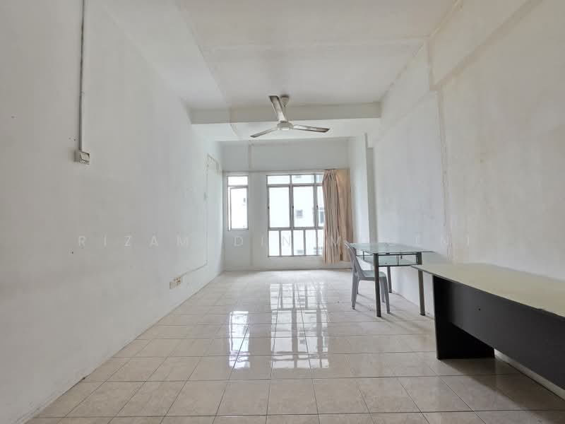 Servis Apartment untuk Dijual di Millennium Place @ Millennium Square - Rizamudin Mugeni - Living Room - PropertyGuru.com.my