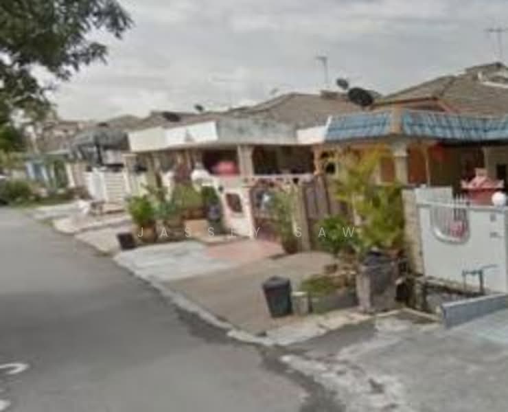 Terraced House for Sale in Bandar Putra Permai (Seri Kembangan) - Jassey Saw - Exterior - PropertyGuru.com.my