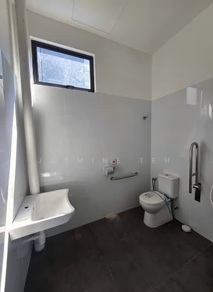 Shop / Office untuk Disewa di Taman Perdana (Simpang Ampat) - Jasmine Teh - Bathroom - PropertyGuru.com.my