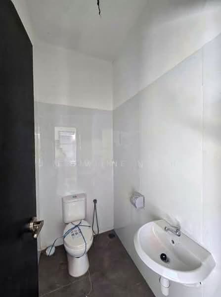 Shop / Office untuk Disewa di Taman Perdana (Simpang Ampat) - Jasmine Teh - Bathroom - PropertyGuru.com.my