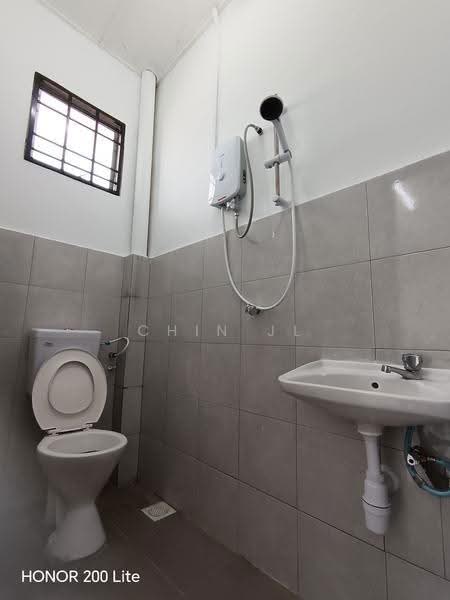 Rumah Teres 2-Tingkat untuk Disewa di Saujana Damansara (Damansara Damai) - Chin JL - Bathroom - PropertyGuru.com.my