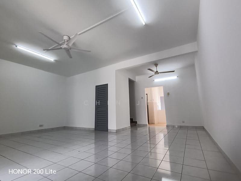 Rumah Teres 2-Tingkat untuk Disewa di Saujana Damansara (Damansara Damai) - Chin JL - Living Room - PropertyGuru.com.my