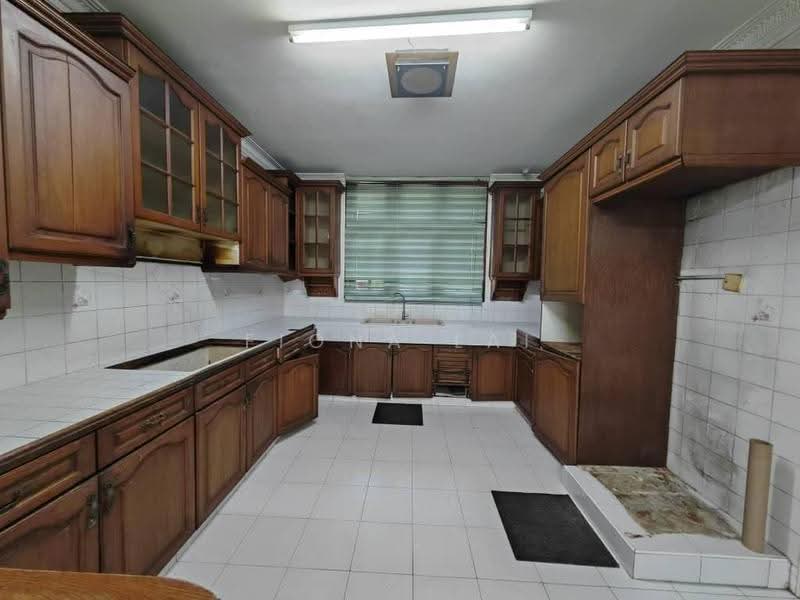 Rumah Banglo untuk Dijual di Taman Stulang Laut (Johor Bahru) - Fiona Lai - Kitchen - PropertyGuru.com.my