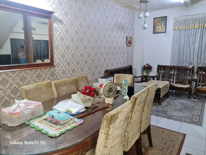 Rumah Teres 2-Tingkat untuk Disewa di Bandar Baru Bangi (Selangor) - Kamil Radzuan - Dining Room - PropertyGuru.com.my
