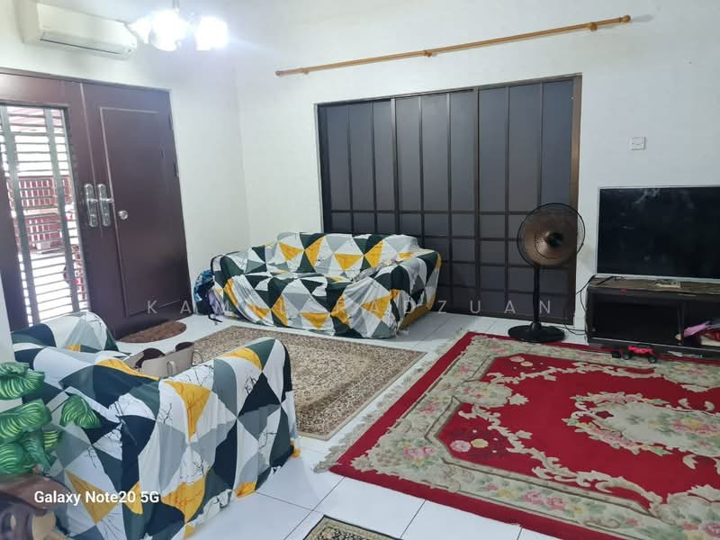 Rumah Teres 2-Tingkat untuk Disewa di Bandar Baru Bangi (Selangor) - Kamil Radzuan - Living Room - PropertyGuru.com.my