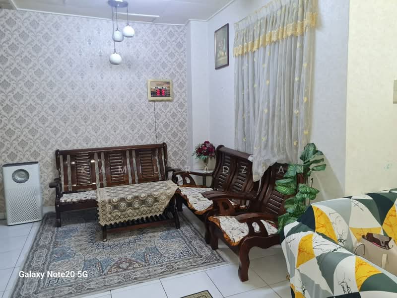 Rumah Teres 2-Tingkat untuk Disewa di Bandar Baru Bangi (Selangor) - Kamil Radzuan - Living Room - PropertyGuru.com.my