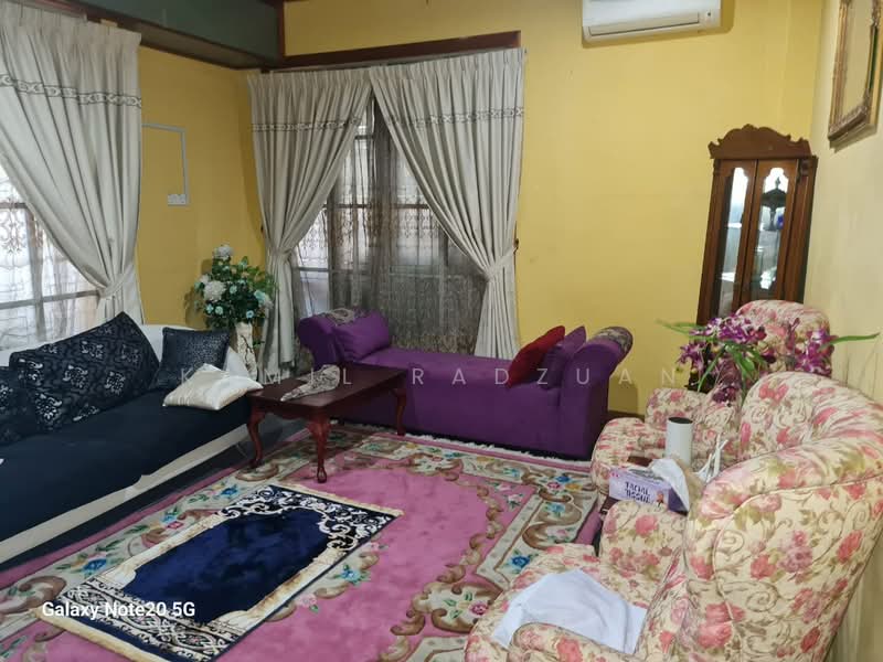 Rumah Teres 2-Tingkat untuk Disewa di Bandar Baru Bangi (Selangor) - Kamil Radzuan - Living Room - PropertyGuru.com.my