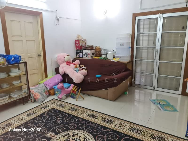 Rumah Teres 2-Tingkat untuk Disewa di Bandar Baru Bangi (Selangor) - Kamil Radzuan - Living Room - PropertyGuru.com.my