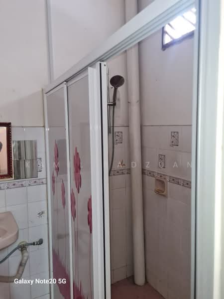 Rumah Teres 2-Tingkat untuk Disewa di Bandar Baru Bangi (Selangor) - Kamil Radzuan - Bathroom - PropertyGuru.com.my