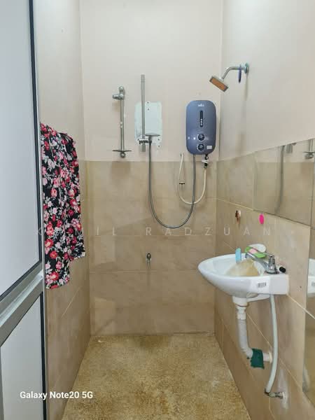 Rumah Teres 2-Tingkat untuk Disewa di Bandar Baru Bangi (Selangor) - Kamil Radzuan - Bathroom - PropertyGuru.com.my