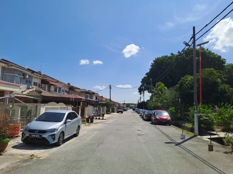 2-storey Terraced House for Sale in Bandar Bukit Tinggi (Klang) - Harry Lee - Exterior - PropertyGuru.com.my