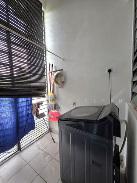 Rumah Teres untuk Dijual di Tamansari (Rawang) - Rajesh Kanesan - Balcony - PropertyGuru.com.my