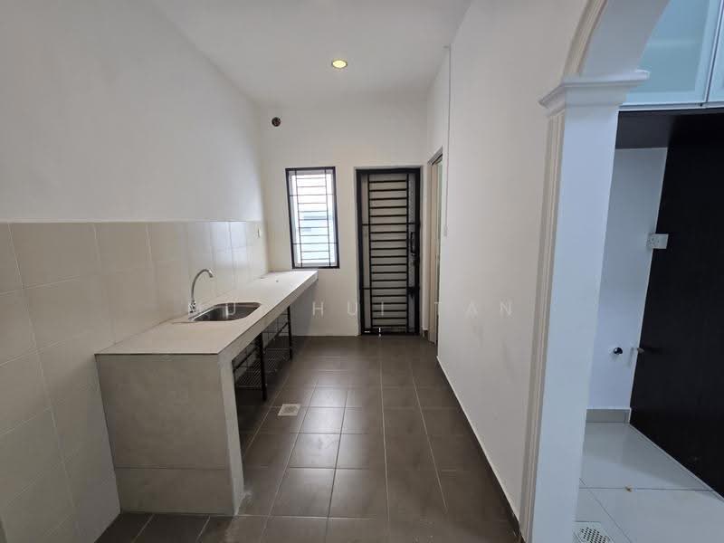 Cluster House for Rent in Taman Adda Heights (Tebrau) - Mui Hui Tan - Kitchen - PropertyGuru.com.my