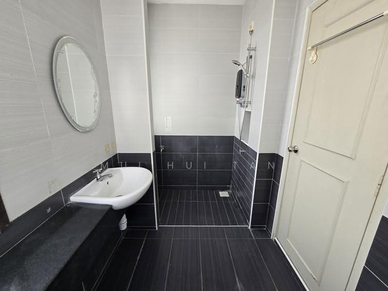 Cluster House for Rent in Taman Adda Heights (Tebrau) - Mui Hui Tan - Bathroom - PropertyGuru.com.my
