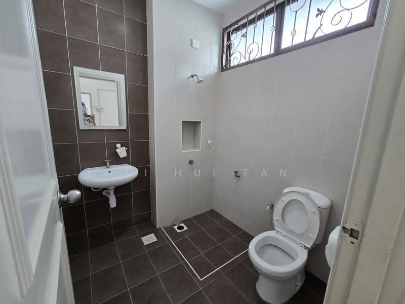 Cluster House for Rent in Taman Adda Heights (Tebrau) - Mui Hui Tan - Bathroom - PropertyGuru.com.my