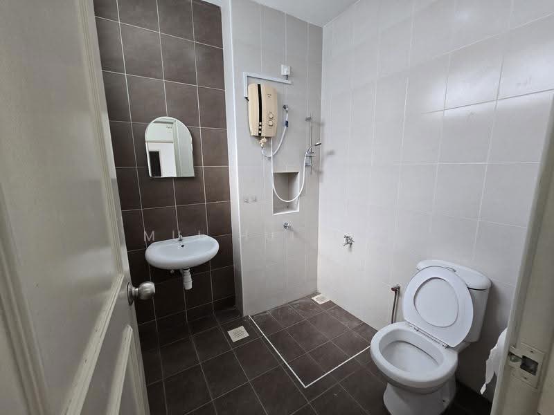 Cluster House for Rent in Taman Adda Heights (Tebrau) - Mui Hui Tan - Bathroom - PropertyGuru.com.my