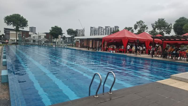 Rumah Berkembar untuk Dijual di Bandar Bestari (Klang) - Stephanie Yap - Pool - PropertyGuru.com.my