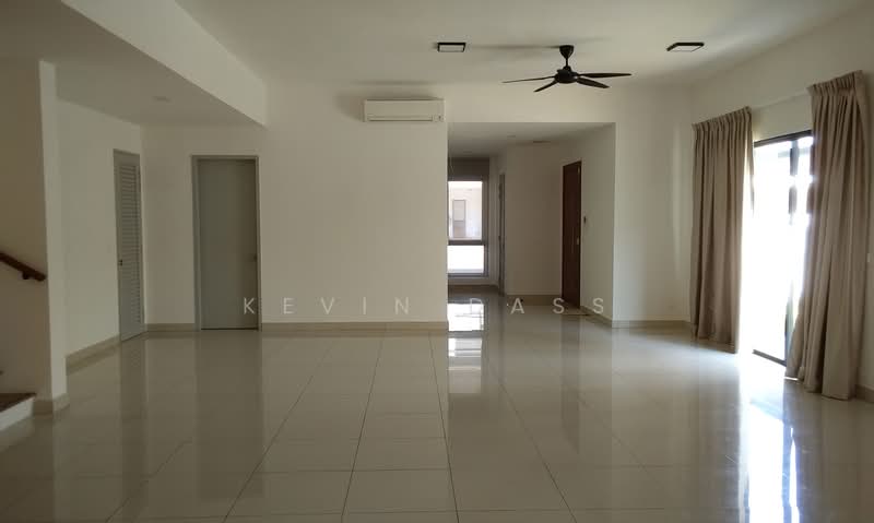 Rumah Berkembar untuk Dijual di Bandar Tropicana Aman (Telok Panglima Garang) - Kevin Dass - Living Room - PropertyGuru.com.my