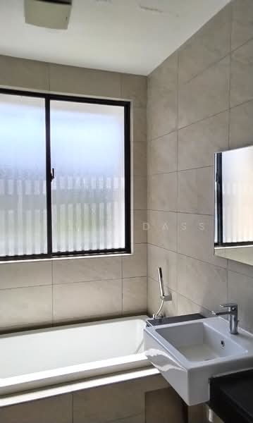Rumah Berkembar untuk Dijual di Bandar Tropicana Aman (Telok Panglima Garang) - Kevin Dass - Bathroom - PropertyGuru.com.my