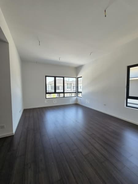 Rumah Berkembar untuk Dijual di Telok Panglima Garang (Selangor) - KG Tan - Living Room - PropertyGuru.com.my
