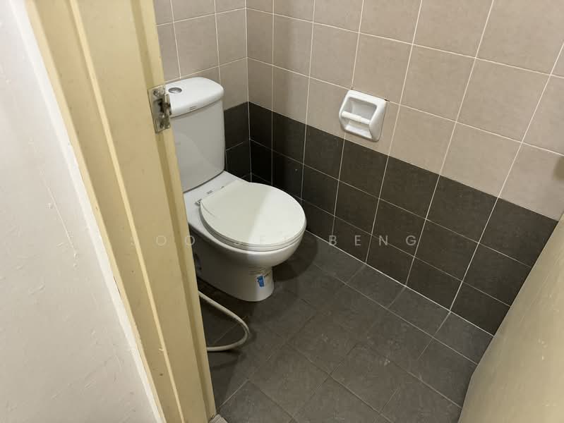 Pejabat untuk Disewa di Bandar Damansara Perdana (Damansara Perdana) - Soo See Beng - Bathroom - PropertyGuru.com.my