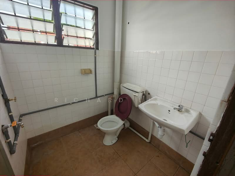 Rumah Teres 2 Tingkat untuk Dijual di SS23 (Petaling Jaya) - Richard Liew - Bathroom - PropertyGuru.com.my