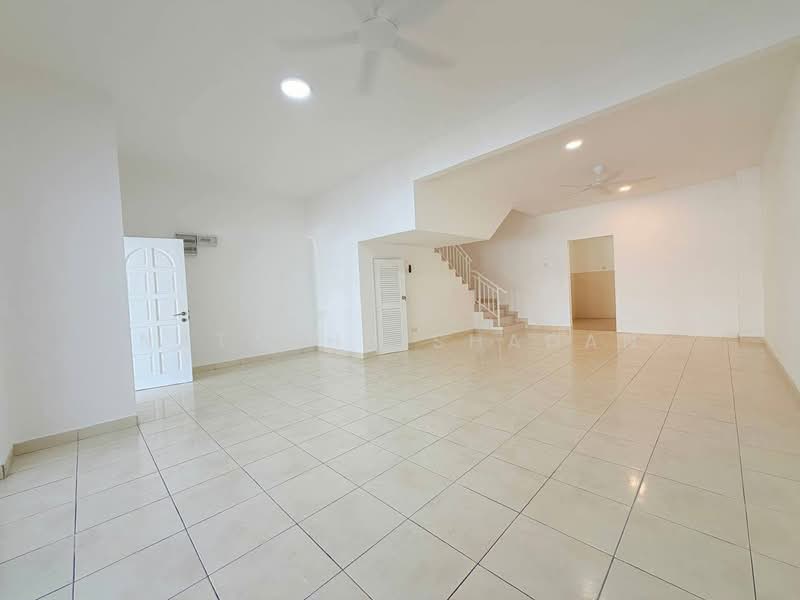 2-storey Terraced House for Sale in Laman Glenmarie (Shah Alam) - Natasha Shadan - Living Room - PropertyGuru.com.my