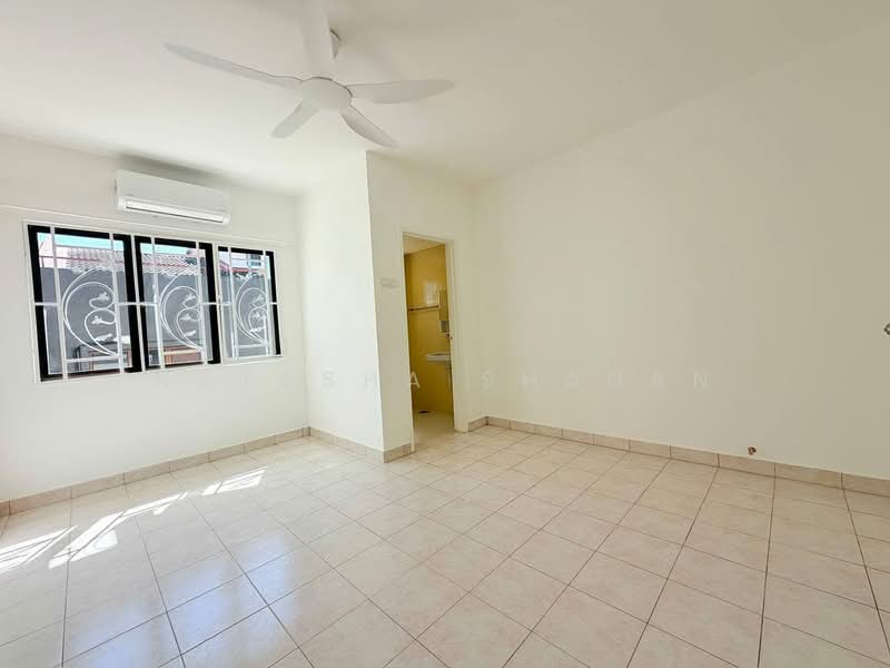 2-storey Terraced House for Sale in Laman Glenmarie (Shah Alam) - Natasha Shadan - Interior - PropertyGuru.com.my