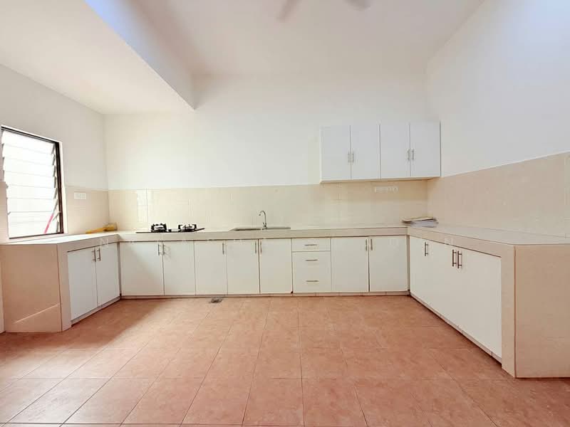 2-storey Terraced House for Sale in Laman Glenmarie (Shah Alam) - Natasha Shadan - Kitchen - PropertyGuru.com.my