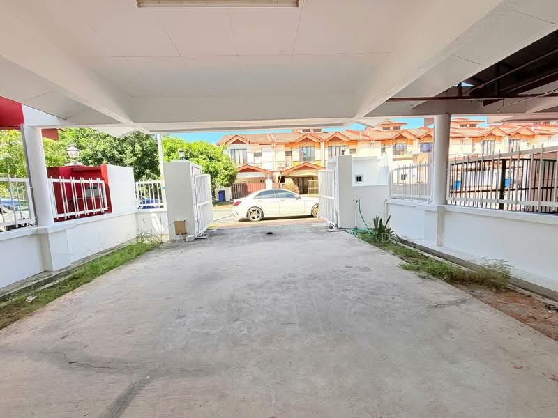 2-storey Terraced House for Sale in Laman Glenmarie (Shah Alam) - Natasha Shadan - Exterior - PropertyGuru.com.my