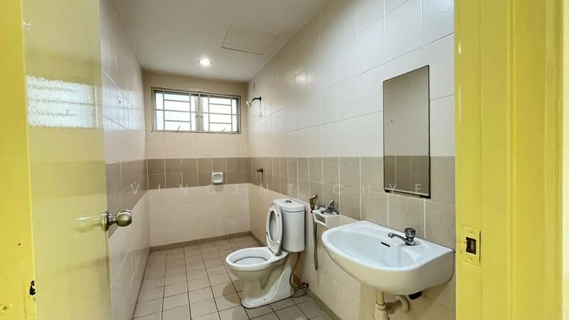 Kondominium untuk Dijual di Kinrara Mas - Vincent Chye - Bathroom - PropertyGuru.com.my